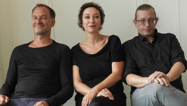 Gedichte in Mundart und viel Gefühl für Menschlichkeit: Christian Dolezal, Ursula Strauss und Musiker Karl Stirner. (Bild: Pia Klawatsch)