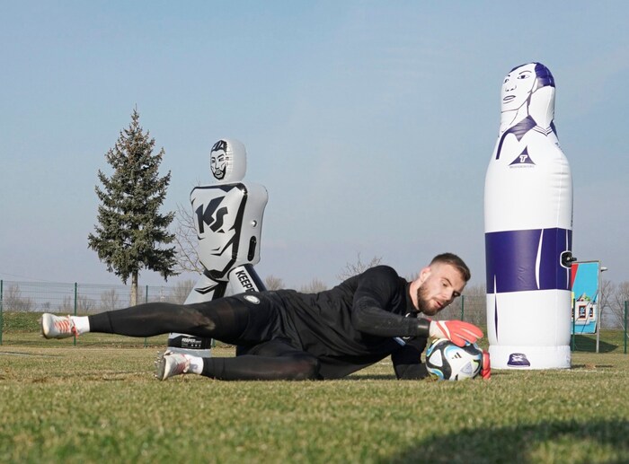 Neo-Goalie Vitezslav Jaros macht gute Figur.