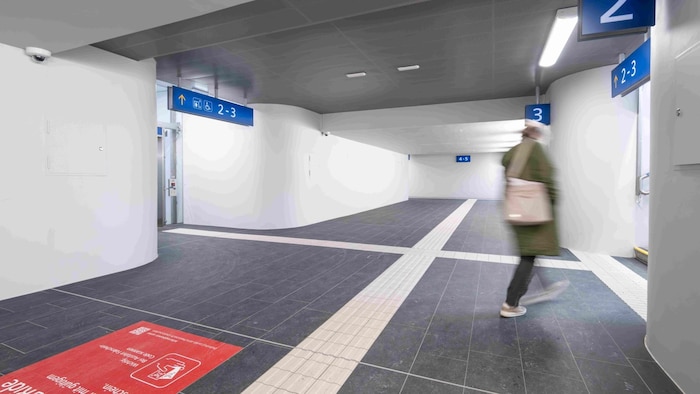 Neues Leitsystem, neue Lautsprecher und Beleuchten geben dem Bahnhof wieder Glanz.