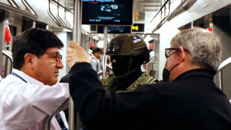 Einsatz in einer U-Bahn (Bild: AFP)