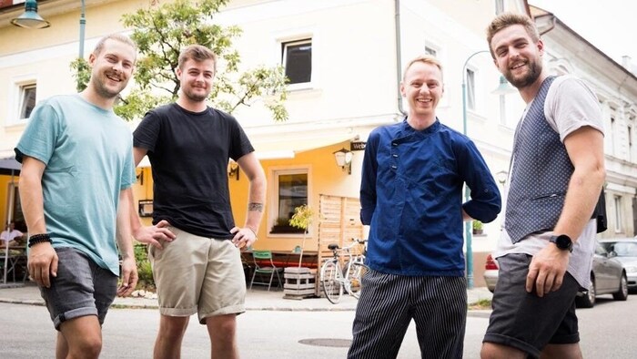 Auch Männer können Donauwirtinnen sein: Fabian, Lukas, Dominik und Philipp (v.li.).