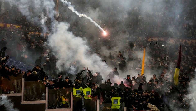 Beim Rom-Stadtderby kam es zu schweren Ausschreitungen.