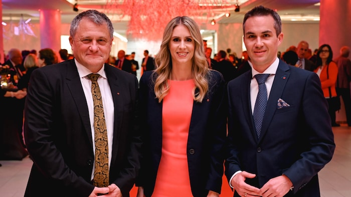 Die Oberbank-Vorstände Florian Hagenauer (l.), Isabella Lehner und Martin Seiter (r.) luden mit ...