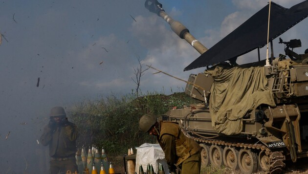 Izraelská armáda nyní zintenzivnila letecké údery na Libanon. (Bild: APA/AFP/jalaa marey)