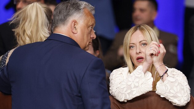 Meloni fordert von Orban ein Bekenntnis zur Ukraine. (Bild: AFP)