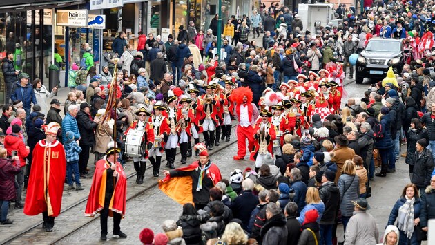 2019 beim letzten Faschingsumzug säumten die Massen die Linzer Landstraße. (Bild: Dostal Harald)