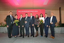 Neujahrsempfang des Wirtschaftsbundes. ÖVP-Landesparteiobmann Christian Sagartz, WB-Bezirksobfrau Herta Walits-Guttmann, WK-Präsident Andreas Wirth, Generalsekretär Kurt Egger, Landesobmann Peter Nemeth, WB-Bezirksobfrau Melanie Eckhardt, Ulrike Camara-Ehn, WB-Direktor Ulf Schneller und Bürgermeister Leo Radakovits. (Bild: Lexi)