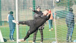 Vitezslav Jaros „fliegt“ gegen Rijeka erstmals in einem Spiel für Sturm. (Bild: Sepp Pail)