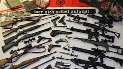 Legale, aber auch verbotene oder nicht gemeldete Waffen wurden sichergestellt. (Bild: LSE)