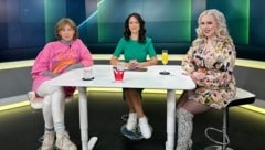 Rebecca Rapp und Lydia „Wildsau“ Kelovitz mit Moderatorin Annie Müller Martínez. (Bild: krone.tv)