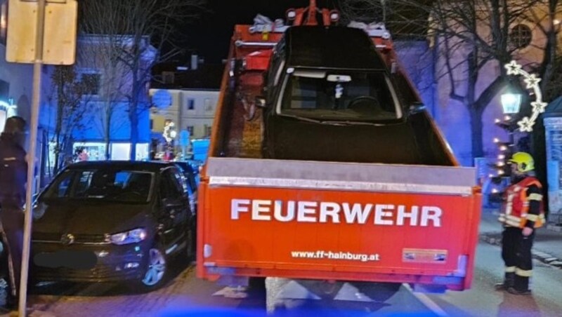 Das gestohlene Auto wurde von der Feuerwehr geborgen. (Bild: Freiwillige Feuerwehr Hainburg an der Donau)