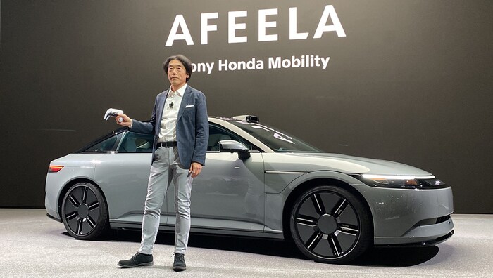 Izumi Kawanishi, Chef des Joint Ventures Sony Honda Mobility, steuert den Afeela per Game ...