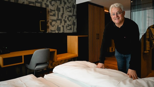 Markus Fahrner (Bild) designte, errichtete und betreibt das Hotel, in dem Neffe Wolfgang Thalhammer der Direktor ist. (Bild: Markus Wenzel)