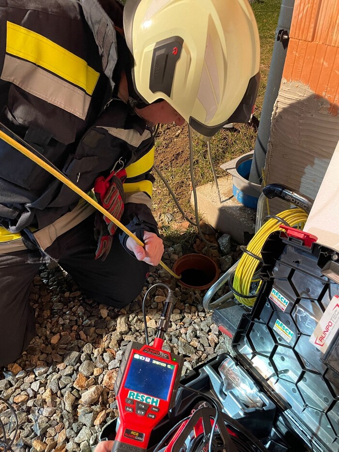 Mit einer Kamera wurde der Standort des Tieres festgestellt.