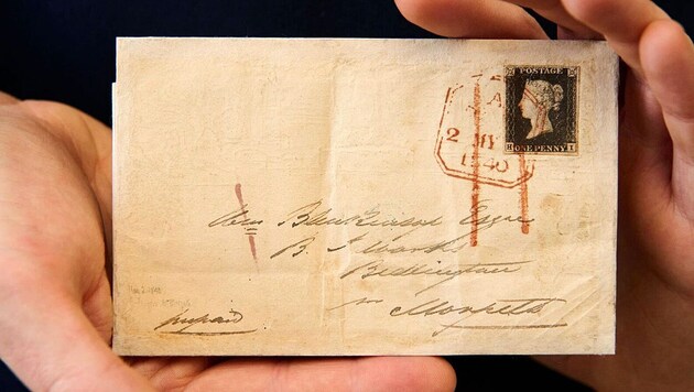 Der erste bekannte Brief mit einer im Voraus bezahlter Marke könnte bei einer Auktion in New York um die zwei Millionen Dollar einbringen. (Bild: Sotheby‘s/Jeffrey Rose)