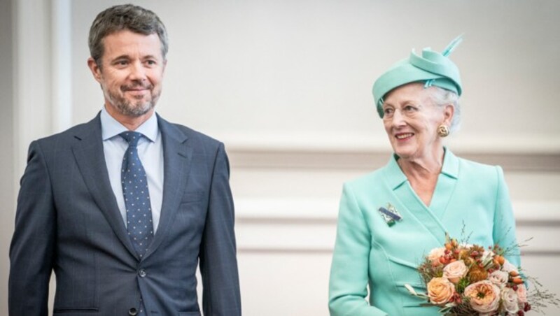 Königin Margrethe hat ihren Sohn Frederik nicht in ihre Abdankungs-Planung involviert, sondern ihn nur drei Tage vor allen anderen darüber informiert, dass er jetzt seine Pflicht erfüllen muss. (Bild: APA/AFP/Ritzau Scanpix/Mads Claus Rasmussen)