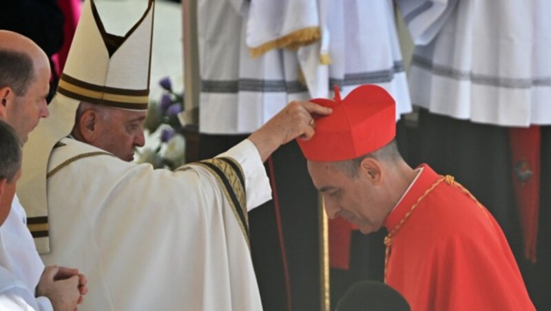 Victor Manuel Fernandez bei seiner Ernennung zum Kardinal durch Papst Franziskus im September 2023 (Bild: AFP)