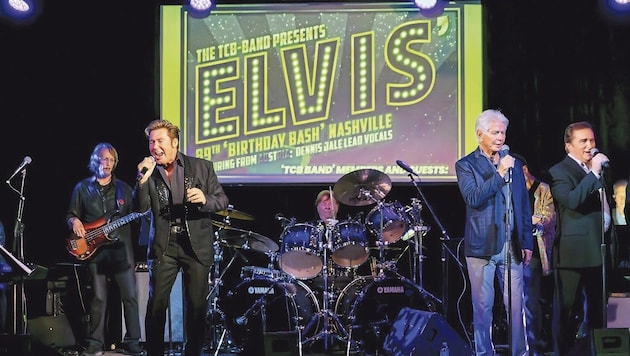 Dennis Jale in Action mit Presley TCB Bandkollegen in Nashville. (Bild: Chaluk/ Lukas Charwat)