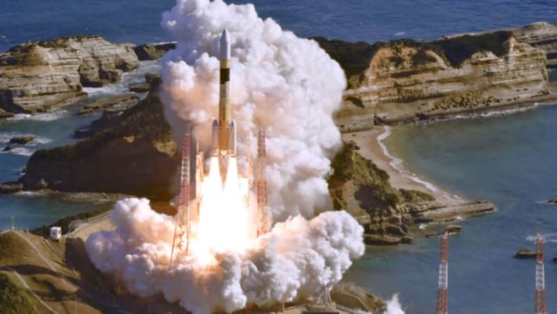 Der Satellit hob an Bord einer Rakete von Typ H2A vom Tanegashima Space Center im Süden von Japan ab. (Bild: Kyodo News via AP)