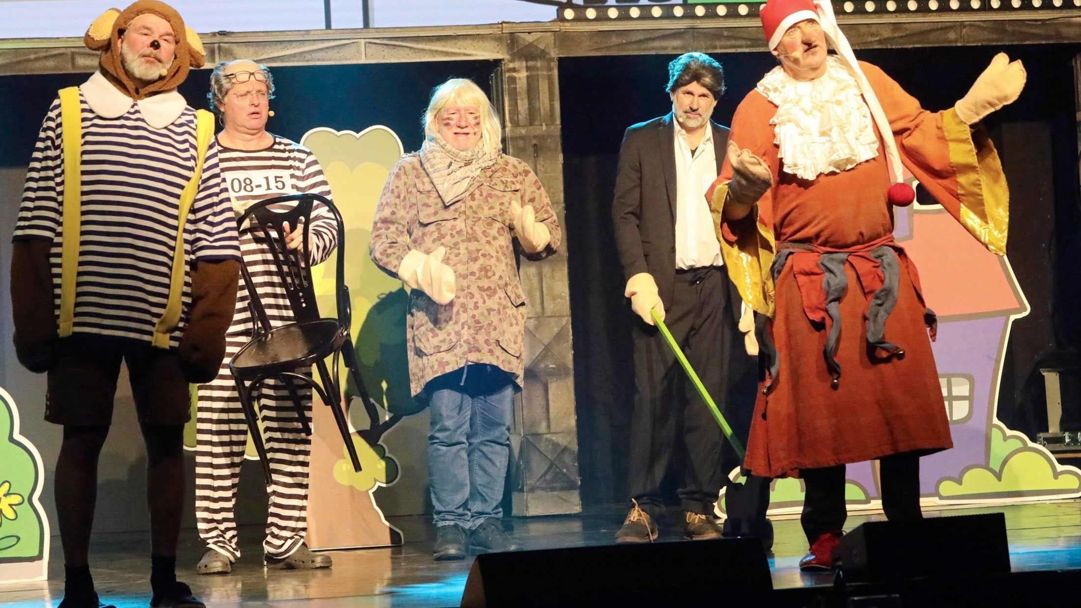 Petzi und Kasperl besuchen in Wien Sobotka, Tanner und Van der Bellen. Gert Höferer, Helge Harmina, Hans Repnig, Robert Seebacher, Stefan Lindner. (Bild: Uta Rojsek-Wiedergut) Petzi und Kasperl besuchen in Wien Sobotka, Tanner und Van der Bellen. Gert Höferer, Helge Harmina, Hans Repnig, Robert Seebacher, Stefan Lindner. (Bild: Uta Rojsek-Wiedergut)