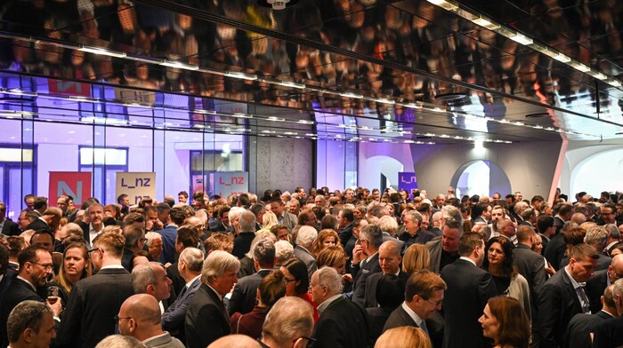 Volles Haus: Das Foyer im Alten Rathaus war sehr gut besucht. Rund 800 Gäste folgten der ...