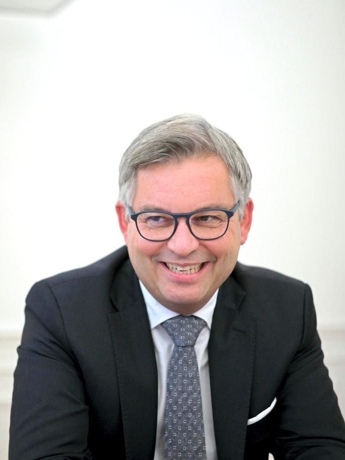 Bleifuß Brunner: Für seinen Sohn und um die Tennis-Landesmeisterschaft zu gewinnen, tritt der Minister auch mal gerne aufs Gas. 