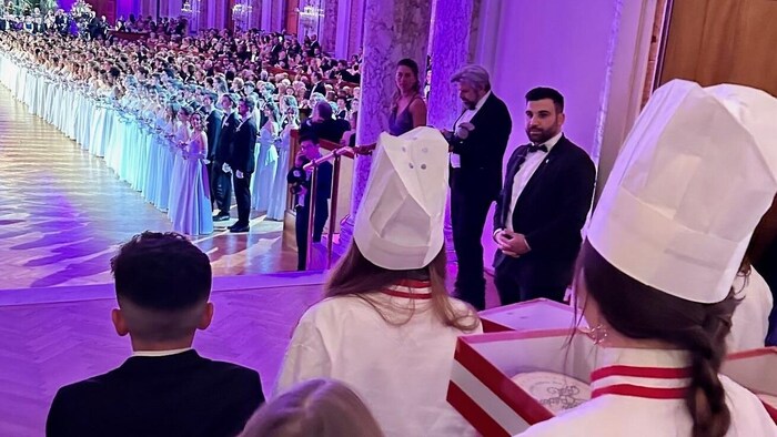 Die Pöttschinger beim Einmarsch am Zuckerbäckerball in der Wiener Hofburg.