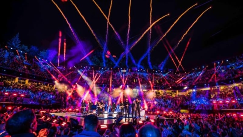 Ausverkauft war das Open Air im Juli 2023 in Kitzbühel. Lichteffekte sorgten für viele spezielle Momente. (Bild: Scharinger Daniel)