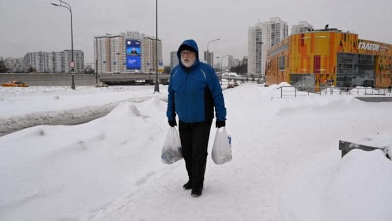 Trister Alltag in Moskau (Bild: APA/AFP/NATALIA KOLESNIKOVA)