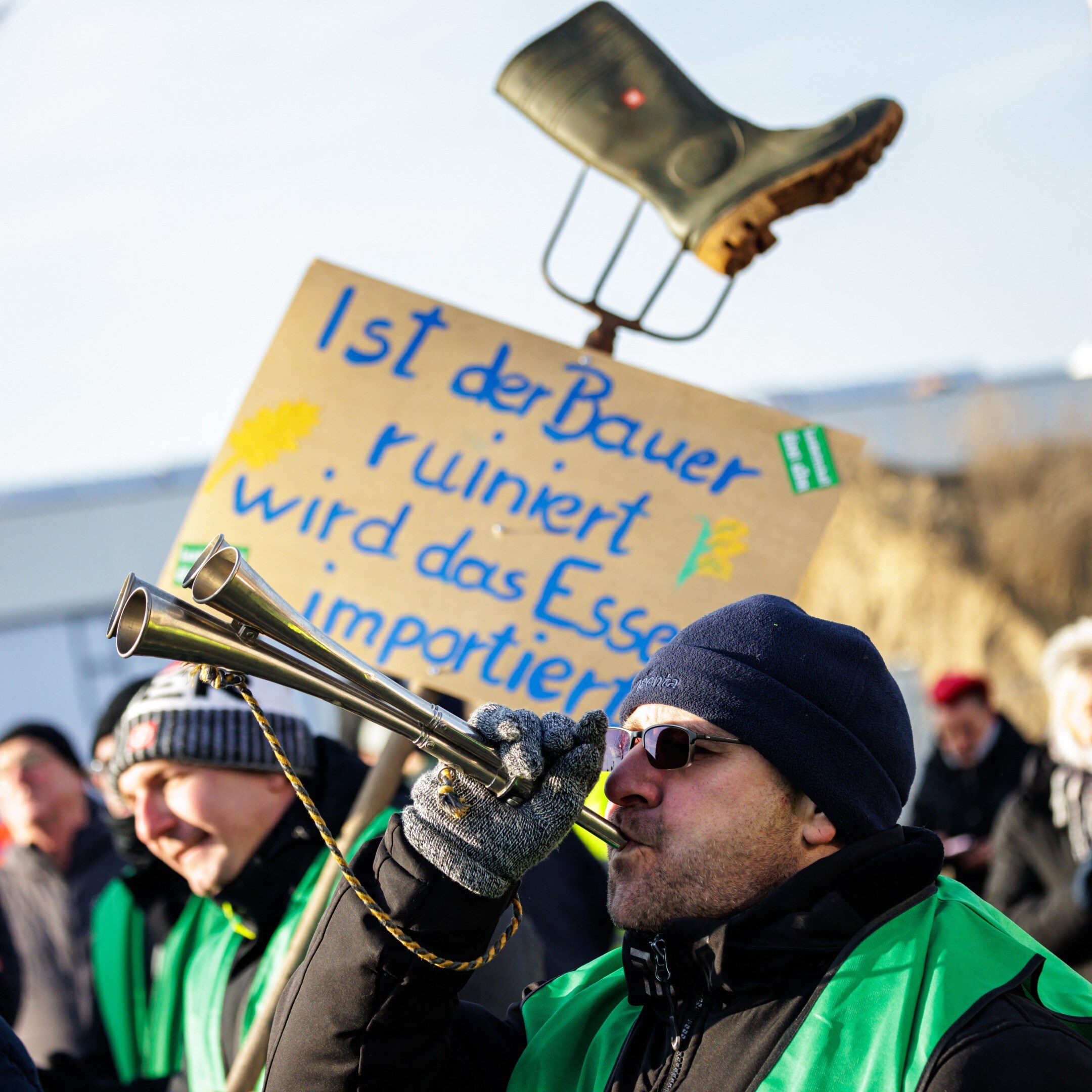 Blockaden Dauern An - Mehrheit Der Deutschen Steht Hinter Protest ...