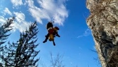 Die Taubergung durch die C17-Hubschrauberbesatzung (Bild: Bergrettung)