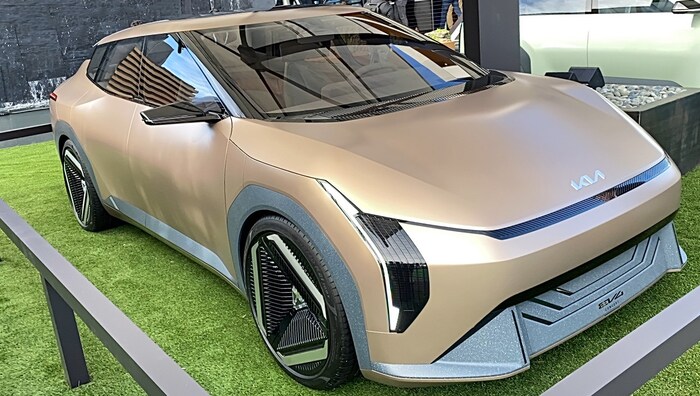 Der Kia Concept EV4 bietet einen Ausblick auf den Stinger-Nachfolger.