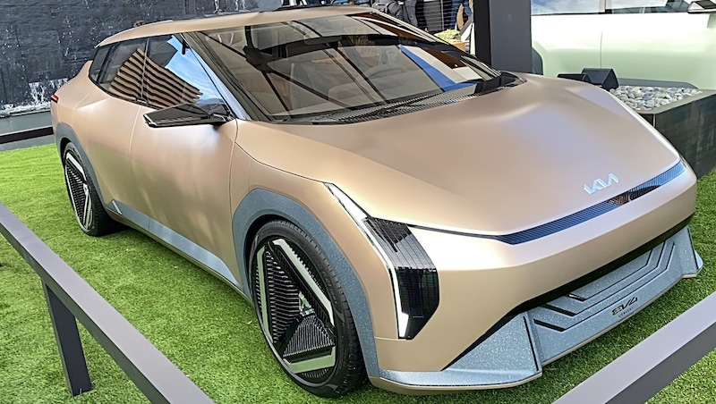 Der Kia Concept EV4 bietet einen Ausblick auf den Stinger-Nachfolger. (Bild: Stephan Schätzl)