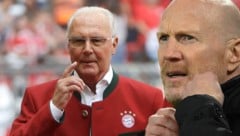 Matthias Sammer (r.) kritisiert den Umgang mit Franz Beckenbauer zur WM 2006. (Bild: AP Photo/Matthias Schrader, INA FASSBENDER / AFP)