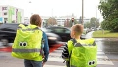 Der Weg zur Schule ist für die Kleinen oft gefährlich. (Bild: www.LARESSER.com)