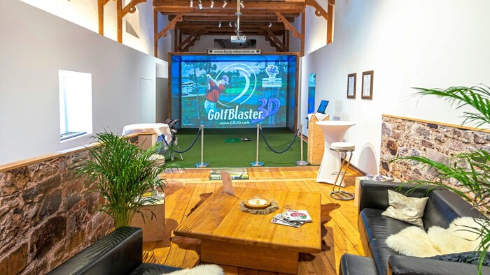 Die Burg Rabenstein ist eine beliebte Eventlocation und bietet sogar eine Indoor-Golfanlage