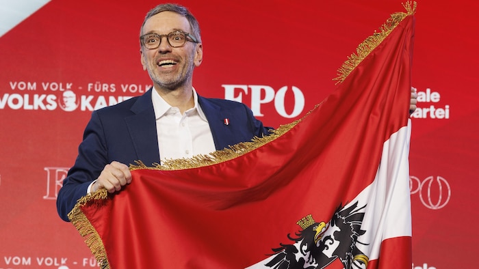 Herbert Kickl już opisuje siebie jako "kanclerza narodu".