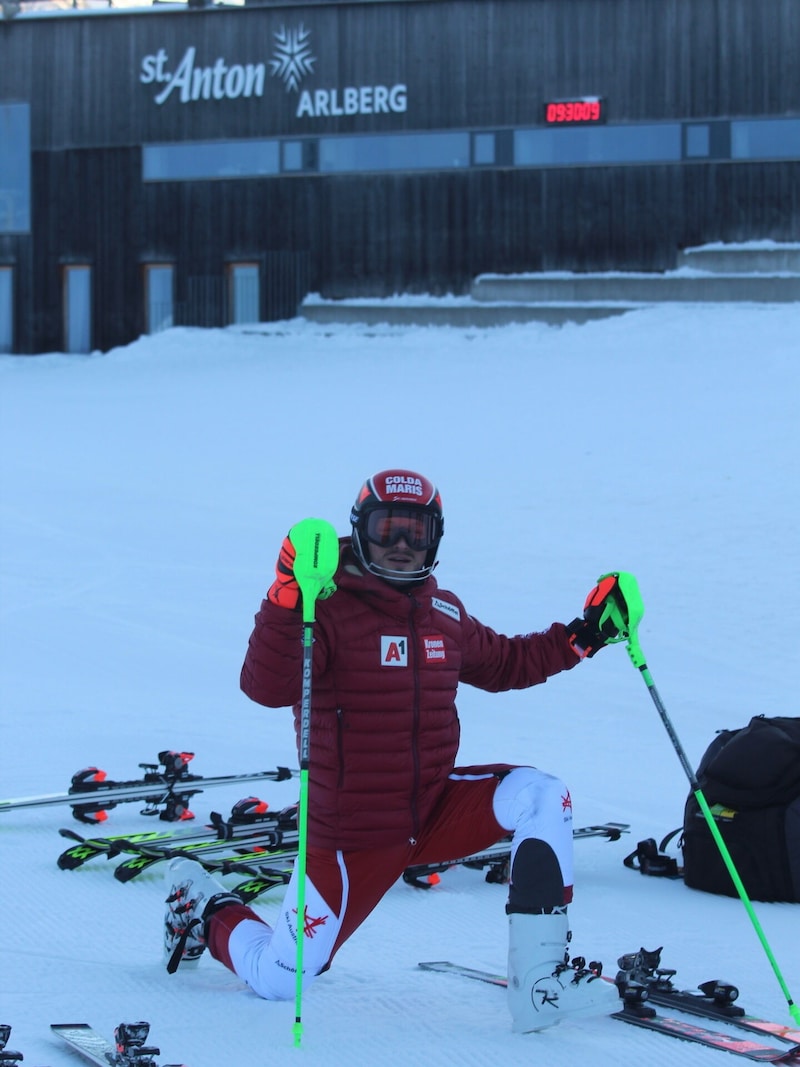 Donnerstag, 11. Jänner 2024: Christian Hirschbühl nimmt in St. Anton erstmals nach seiner schweren Verletzung wieder an einem ÖSV-Schneetraining teil. (Bild: Peter Weihs/Kronenzeitung)