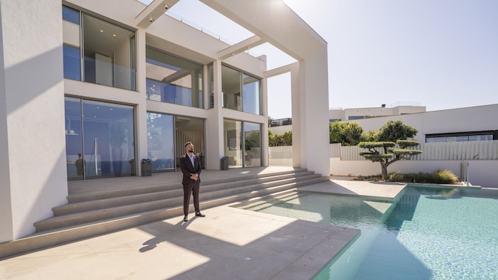Luxusimmobilien gehören zu seinem täglichen Geschäft. In den nächsten paar Jahren will er zu ...