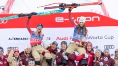 Besser hätte das Wochenende für Cornelia Hütter (l.) und Mirjam Puchner (r.) kaum laufen können. (Bild: GEPA pictures)