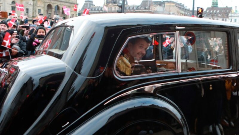 Frederik auf dem Weg z seiner Proklamation. (Bild: Nicolai Lorenzen/Ritzau Scanpix via AP)