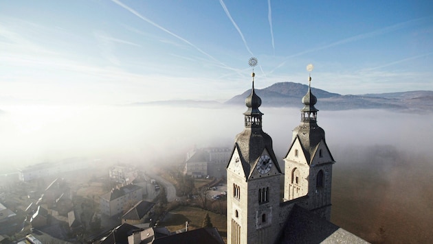 Auf einem Hügel erhebt sich der prächtige Dom von Maria Saal. (Bild: Stefan Schweiger)