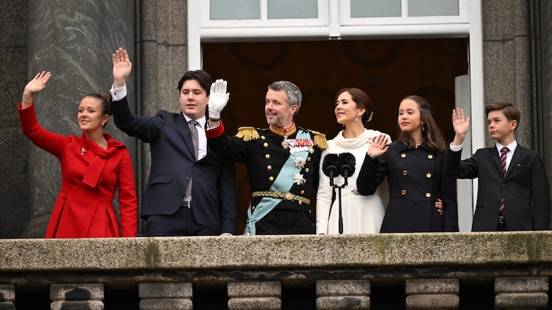 Prinzessin Isabella, Kronprinz Christian, König Frederik, Königin Mary, Prinzessin Josephine, Prinz Vincent (Bild: APA/AFP/Jonathan NACKSTRAND)