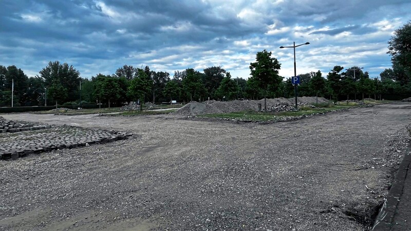 Im Zuge der Entsiegelungsoffensive im Donaupark wurde beschlossen, die Parkplatzflächen zurückzubauen und zu sanieren. (Bild: Grüne Wien / Heidi Sequenz)