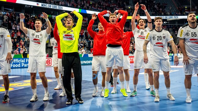 Riesengroßer Jubel bei Österreichs Handballern (Bild: GEPA pictures)