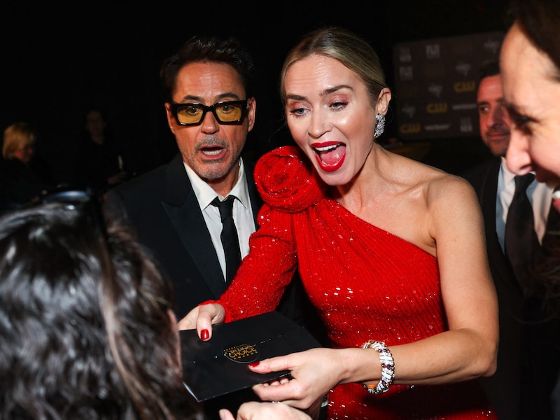 Robert Downey Jr. und Emily Blunt während der Critics Choice Awards 2024 (Bild: APA/Getty Images via AFP/GETTY IMAGES/Matt Winkelmeyer)