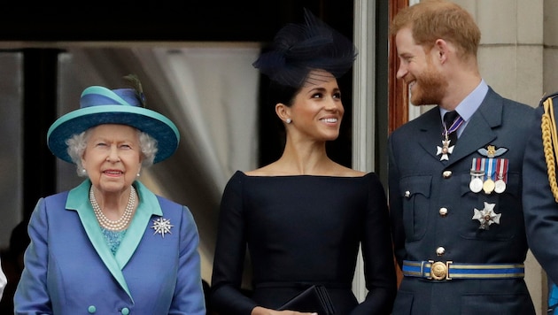Vor ihrem Tod musste sich die verstorbene Queen Elizabeth mit „variierenden“ Erinnerung und Alleingängen ihres Enkels Prinz Harry und dessen Frau Herzogin Meghan herumschlagen. (Bild: Matt Dunham / AP / picturedesk.com)
