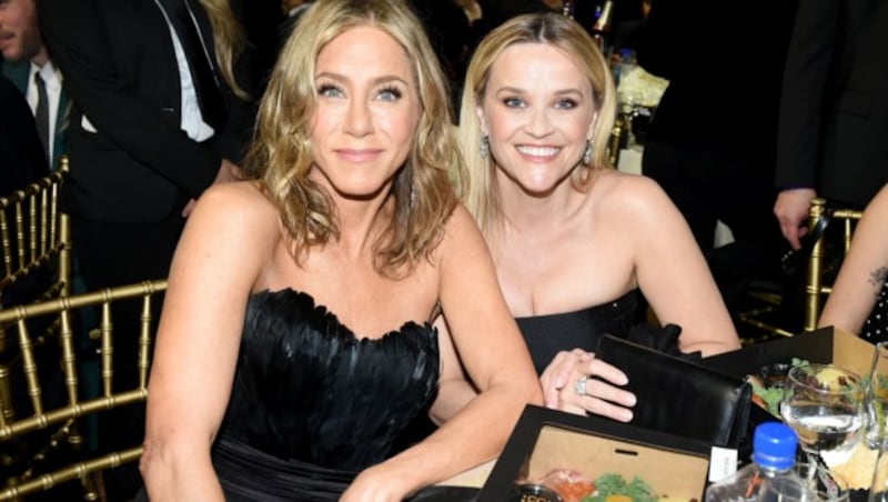 Jennifer Aniston und Reese Witherspoon freuten sich über die vielen Nominierungen der Serie „The Morning Show“. (Bild: APA/Getty Images via AFP/GETTY IMAGES/Vivien Killilea)