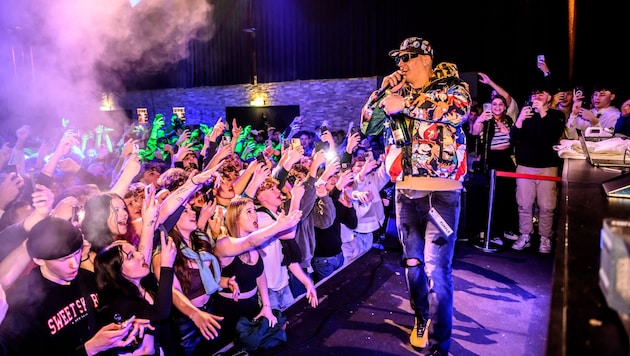 Unzählige Fans jubelten dem Wiener Rapper Money Boy in der Eventstage Krems zu (Bild: Imre Antal)