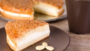 Dieser Germteig-Kuchen ist ein Klassiker unter den Mehlspeisen - wie aus Omas Küche.